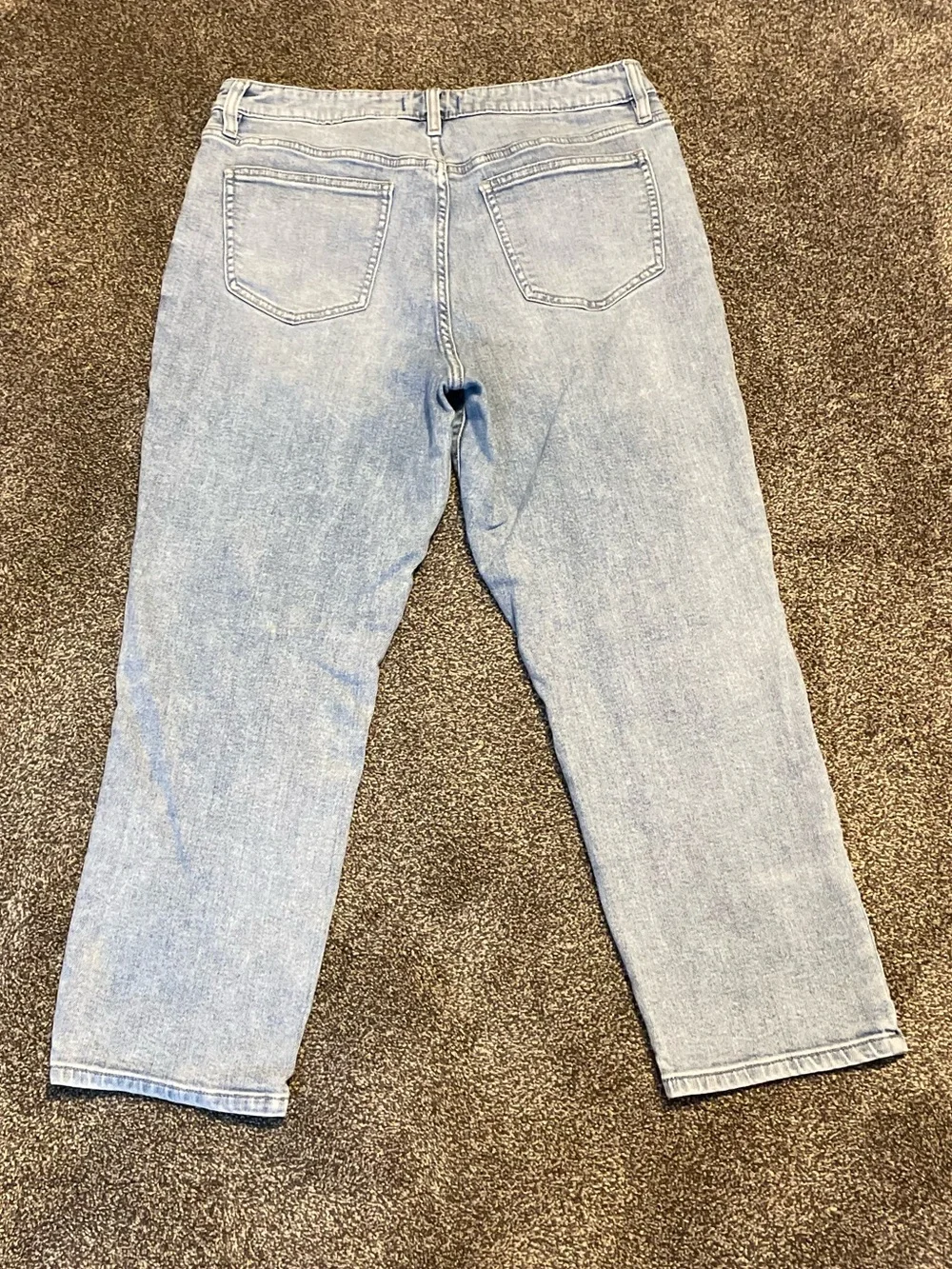 Light Wash Cropped Women's Jeans - Picture 3 of 6